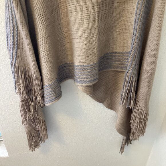MAX EDITION Knit Poncho Asymmetrical Acrylic Size Sm/Med Fringe Boho Artsy - Picture 13 of 14